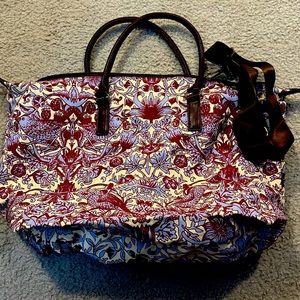 LuLu Dharma Vegan Weekender Bag - with adjustable strap New without tags